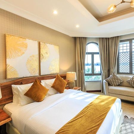 The S Holiday Homes - Stunning 5 Bedrooms Villa At The Palm Jumeirah With Private Beach And Pool دبي المظهر الخارجي الصورة