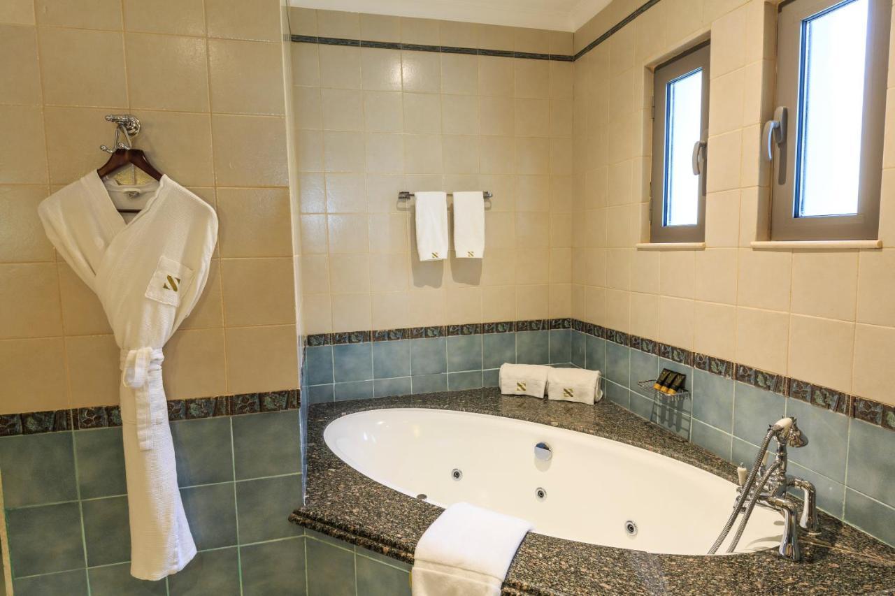 The S Holiday Homes - Stunning 5 Bedrooms Villa At The Palm Jumeirah With Private Beach And Pool دبي المظهر الخارجي الصورة